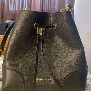 Mk purse comes with dust bag used few times only